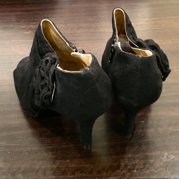 Massimo Black Women’s Heel with Black Flower - Picture 3 of 6